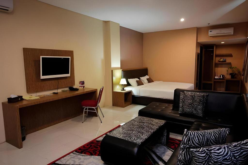 Asoka Luxury Hotel Bandar Lampung Exterior photo