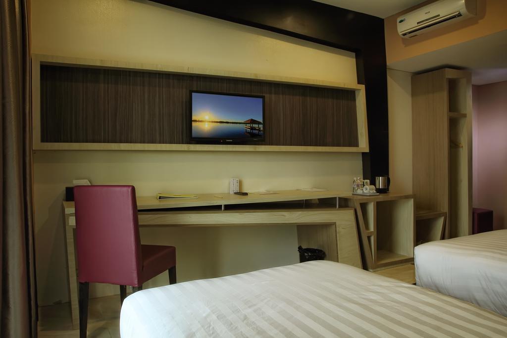 Asoka Luxury Hotel Bandar Lampung Exterior photo