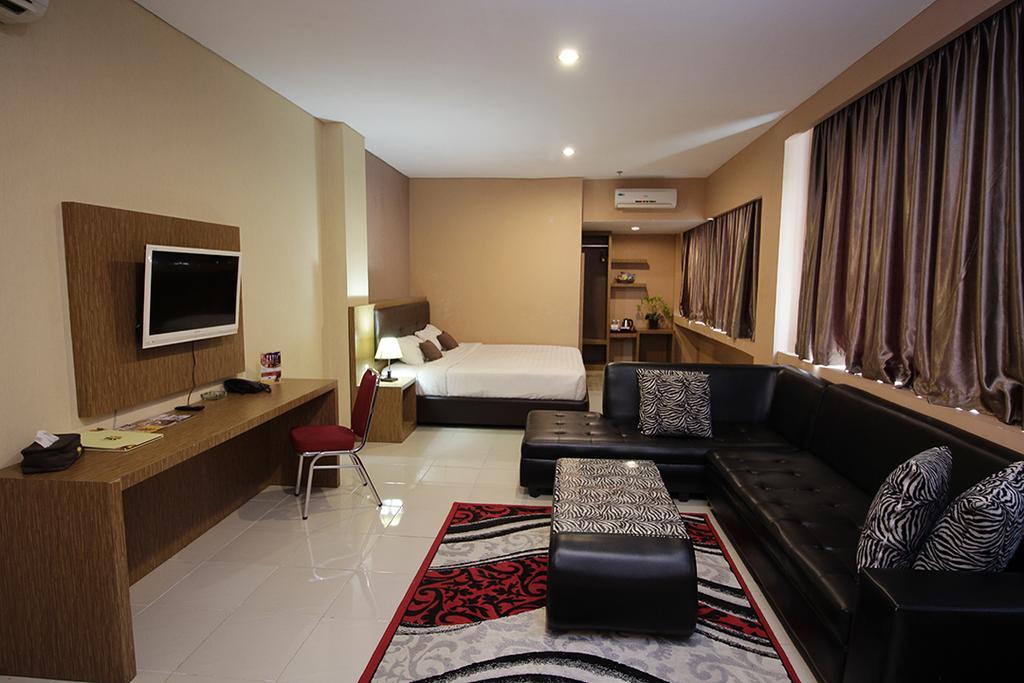 Asoka Luxury Hotel Bandar Lampung Exterior photo