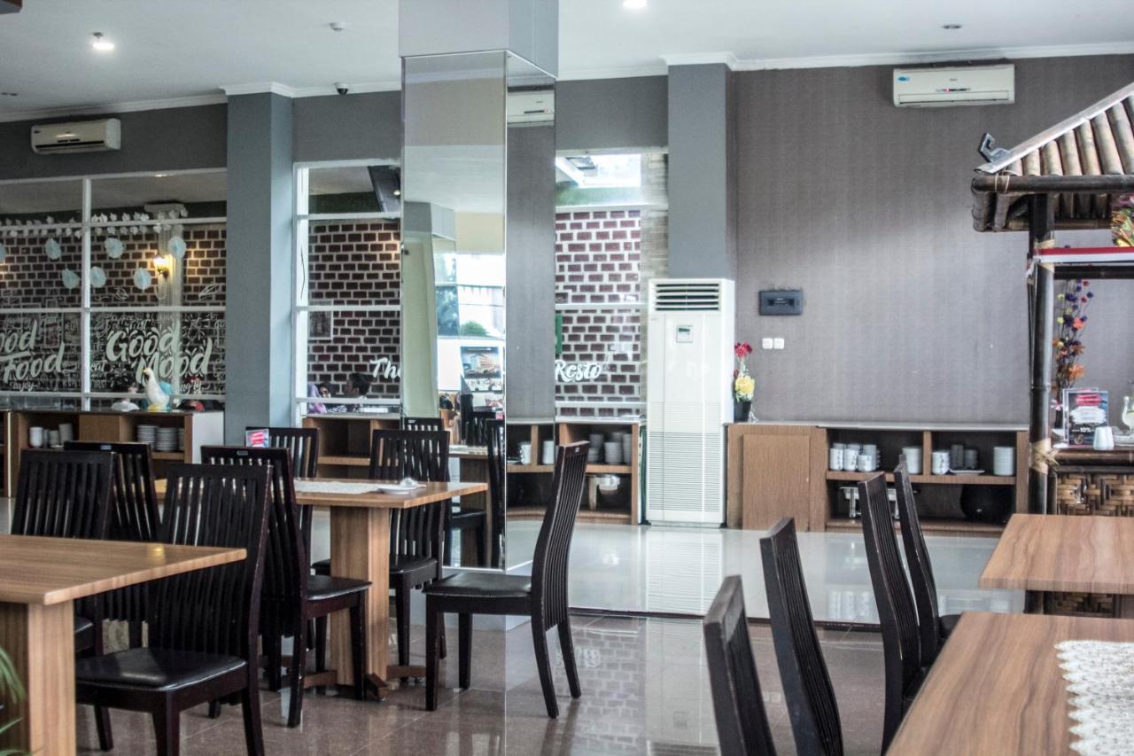 Asoka Luxury Hotel Bandar Lampung Exterior photo