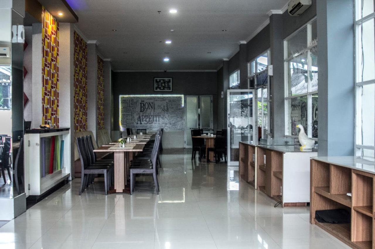 Asoka Luxury Hotel Bandar Lampung Exterior photo