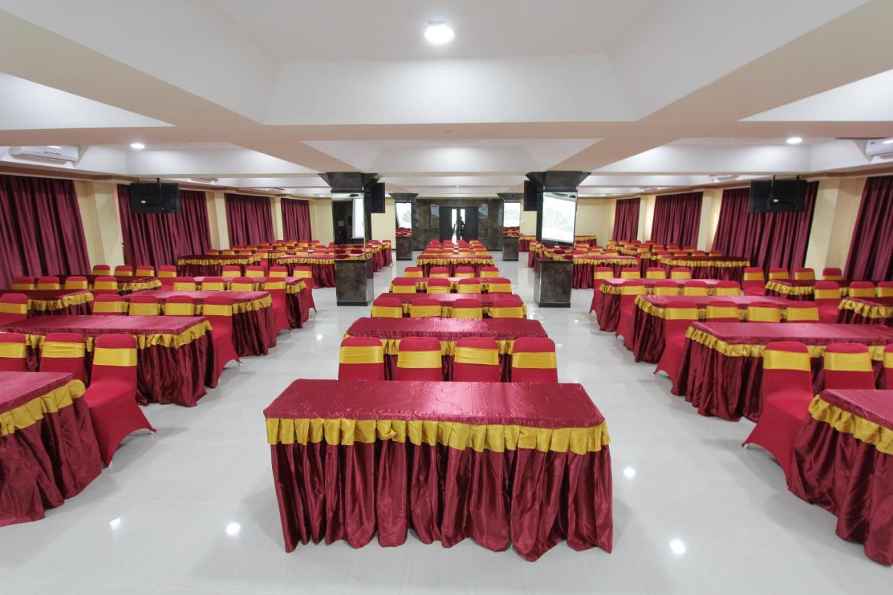 Asoka Luxury Hotel Bandar Lampung Exterior photo